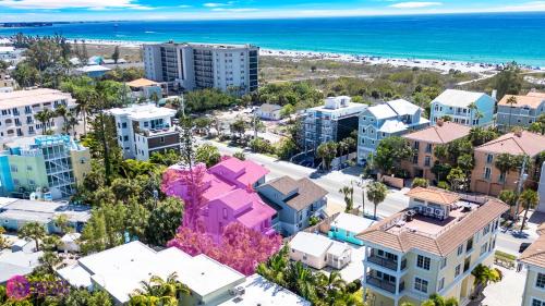 Beach Rd, 300ft to Beach Access & 500ft to Siesta Key Village, 1bdr