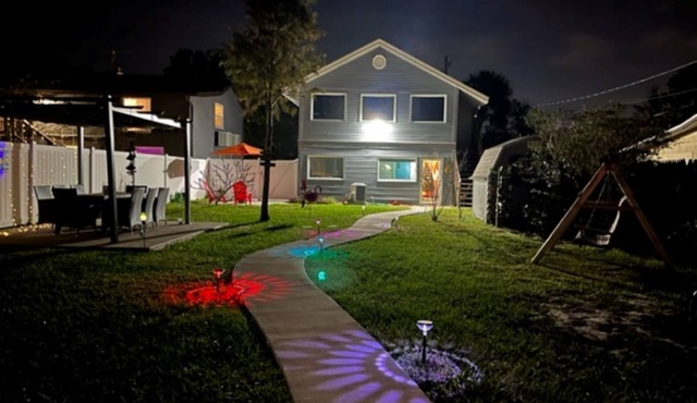 Beach to Bay Bungalow - midway btw downtown and St. Pete Beach! Pet friendly!