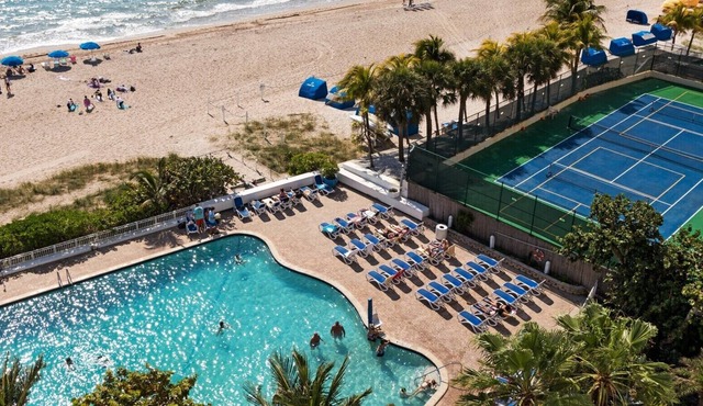 BEACHFRONT 2 BEDROOM CONDO WITH BIG BALCONY , POOL AND TIKI BAR ON THE OCEAN!!!