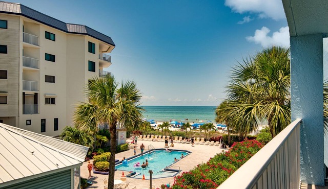 Beachfront 3BR Condo with Oversized Gulf View Balcony, Pool and Spa