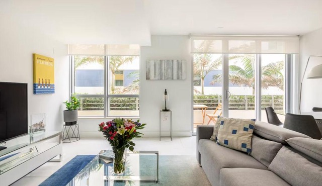 Beachfront Bentley Hotel One Bedroom Suite with Balcony and Beach access