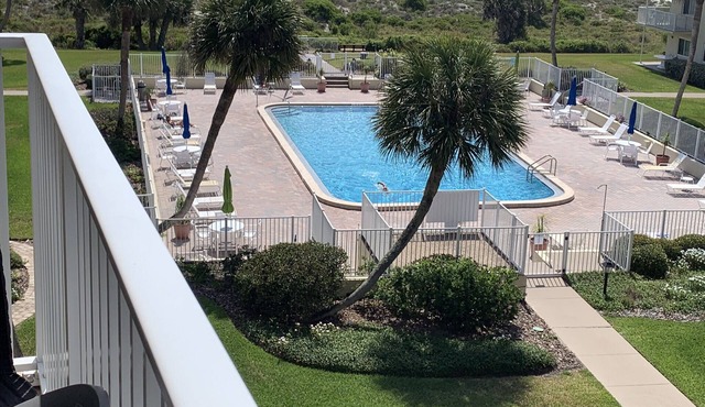 Beachfront condo with direct pool & ocean view on St Augustine Beach