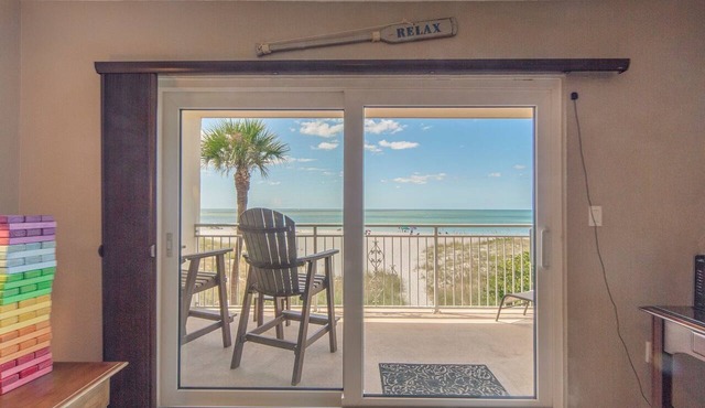 Beachfront Condo Across from John's Pass -Madeira Norte- Gorgeous sunset views!