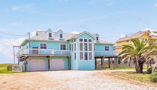 Beachfront Escape – Beach Views from Wraparound Porch Private Walkover W Seating in Freeport
