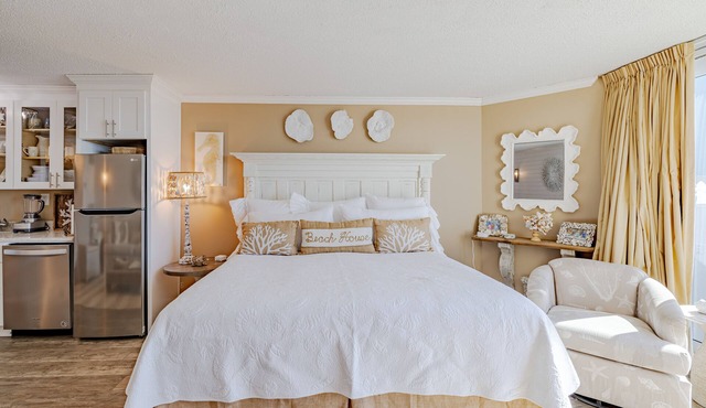 Beachfront Ground Floor Studio Condo with Patio Seasonal Beach Service Included