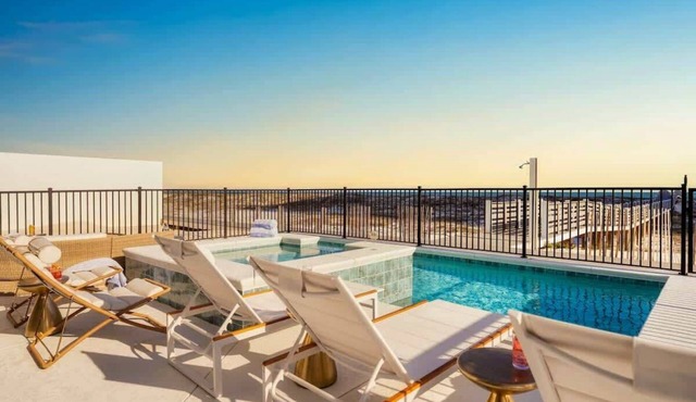 Beachfront Luxury w/Pool & Elevator