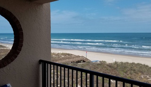 BEACHFRONT PENTHOUSE CONDO w/Vaulted Ceilings SUNTIDE II 506. Amazing GULF VIEW