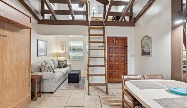 Beachfront Studio w/Ocean Views