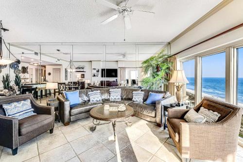 Beachfront Villa with Balcony Pool and Sauna