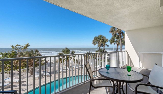 Beachfront w/Gulf View! Free Activities Included! Private Balcony, Pool ~ 104 Hamilton House