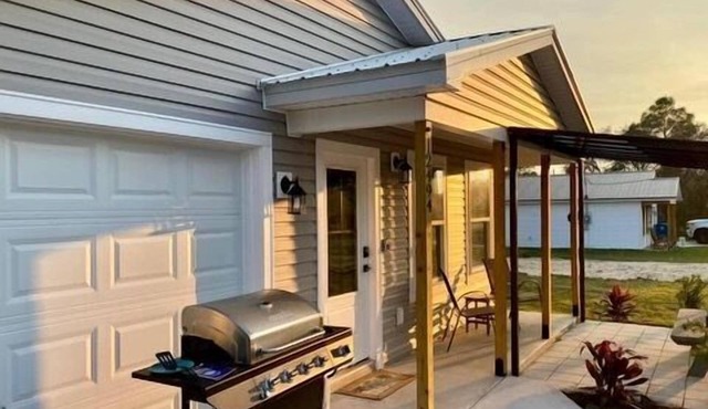 Beautiful 3 Bedroom dream home, pet friendly, close to the mermaids!