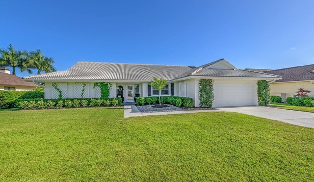 Beautiful 3-bedroom house in brilliant Naples. Live the Florida dream