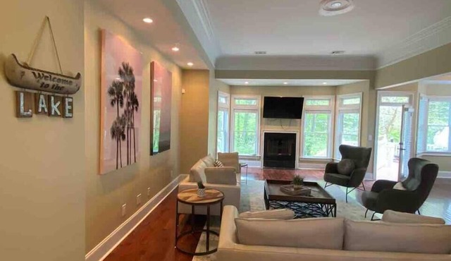 Beautiful 4-bedroom house with AC in nice Gainesville