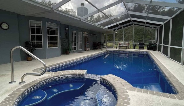 Beautiful 4BR 2BA, New Pool, near Rainbow Springs State Park and enclosed yard.