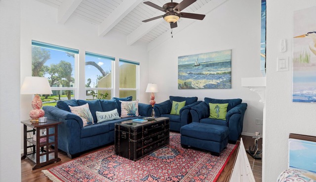 Beautiful Bay View Condo | Cozy Interior + Pool & Bay Access!