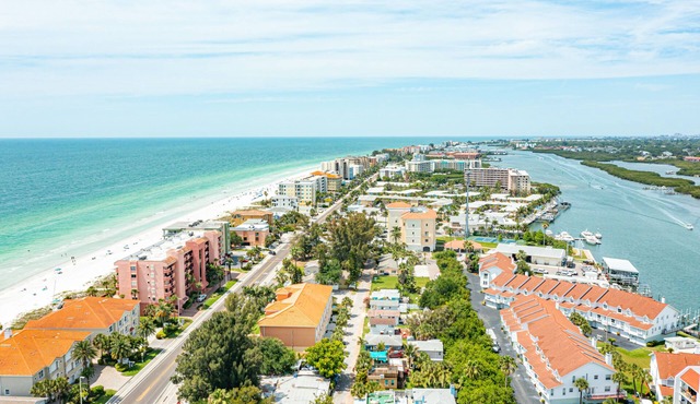 Beautiful condo across the street from the beach. Pet/kids friendly