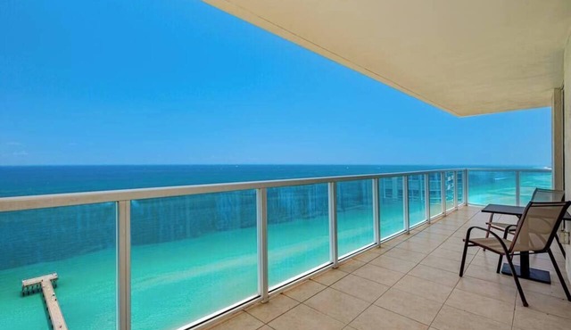 Beautiful Corner Unit, Direct Ocean Views. Amazing Location & Very Walkable.
