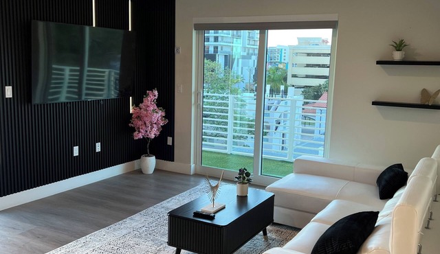 BEAUTIFUL DOWNTOWN HOLLYWOOD BEACH YOUNG CIRCL 2B 2B Apt