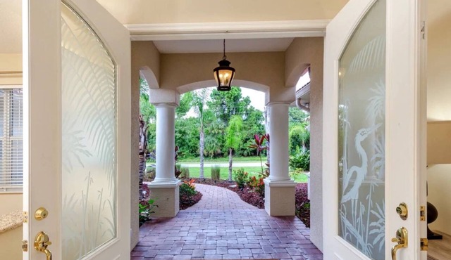 Beautiful home located near Warm Mineral Springs.