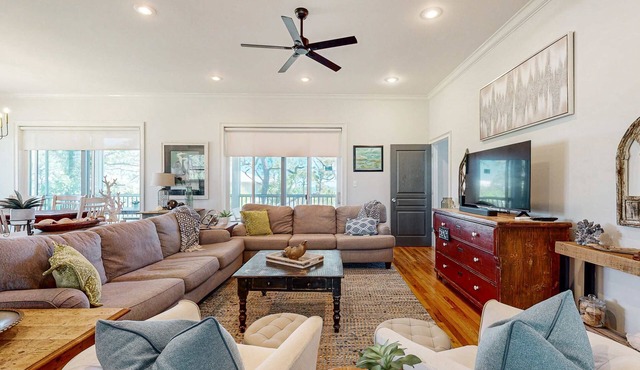 Beautiful home near the beach with community pool, gym, tennis