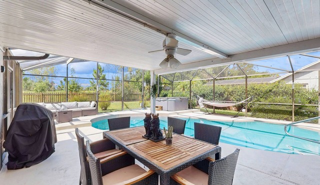 Beautiful Home w/Private Pool, Pool Table & Massage Chair