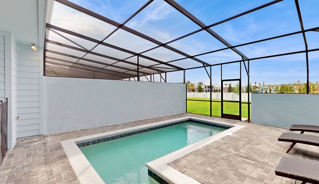 Beautiful home with private pool, space for the whole family & pets