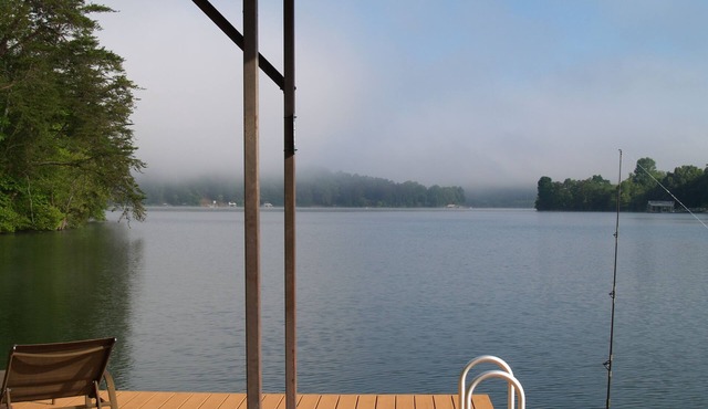Beautiful lake front house, pool table, and fire pit, kayaks,Fall price discount