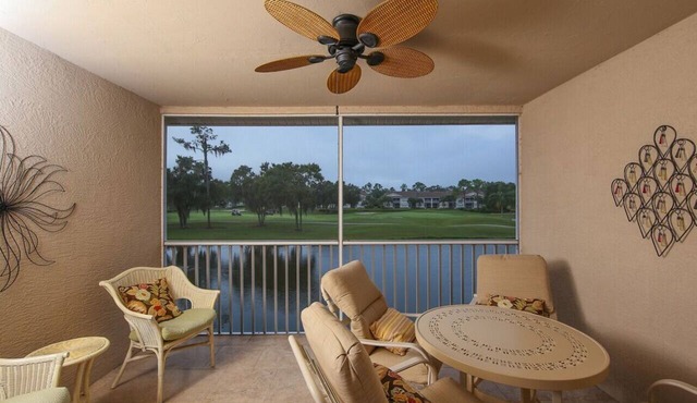 Beautiful lakefront 2/2 condo in Heritage Oaks Golf and Country Club - Par Then Bar
