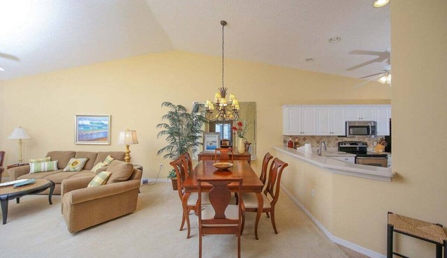 Beautiful lakefront 2/2 condo in Heritage Oaks Golf and Country Club - Par Then Bar