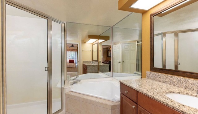 Beautiful Studio condo at Westgate Lakes near Disney/Universal/Seaworld