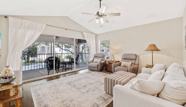 Beautiful updated and fully furnished 3-bedroom 2 bath condo in charming Naples