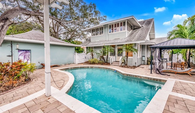 Beautiful Waterfront Home in Tampa with Pool! - Bayshore Charmer