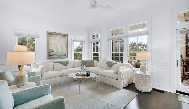 Beautifully Decorated 2 Bedroom Condo. Just a 2 Minute Walk to the Beach!