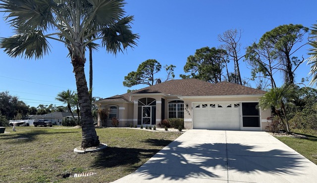 Beautifully Decorated & Peaceful Pool Home Oasis In North Port