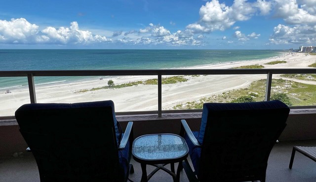 Beautifully Remodeled luxurious Sand Key beach Condo with WORLD CLASS VIEWS
