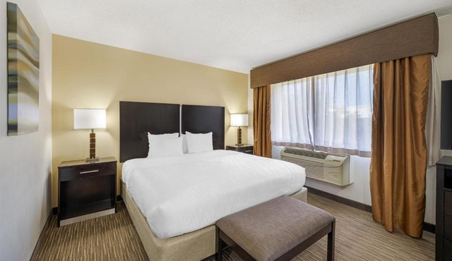 Best Western Plus the Four Corners Inn