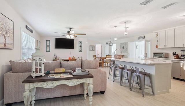 Bikes, Yard & Fire Pit at Upscale Lecanto Home!