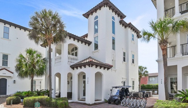 Blue Mountain Bella | Pool + Golf Cart + Steps to Beach