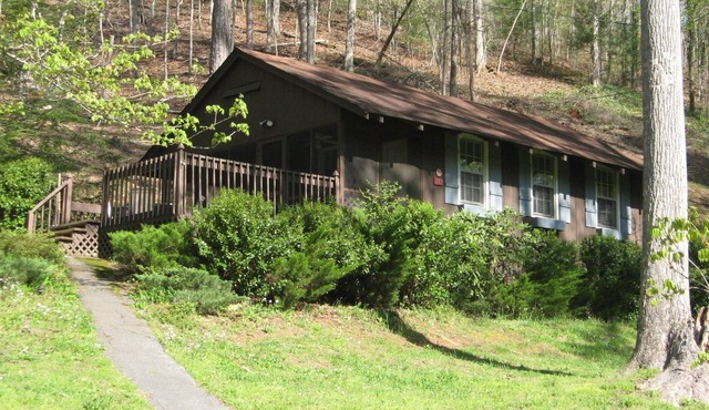 Blue Shutter Cottage at Bear Paw - Great Mountain Getaway!
