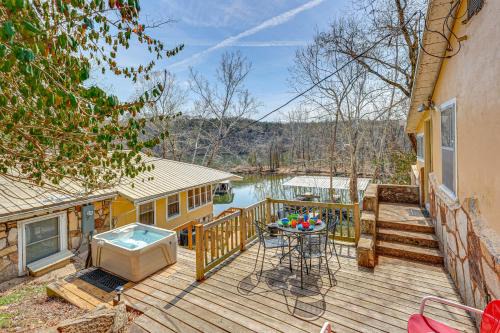 Boat & Fish! 1950s Rockaway Beach Cabin w/Hot Tub