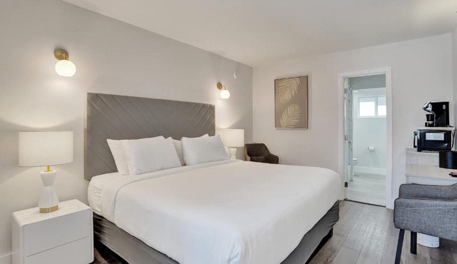 Botanica King Suite in Ocean Blvd