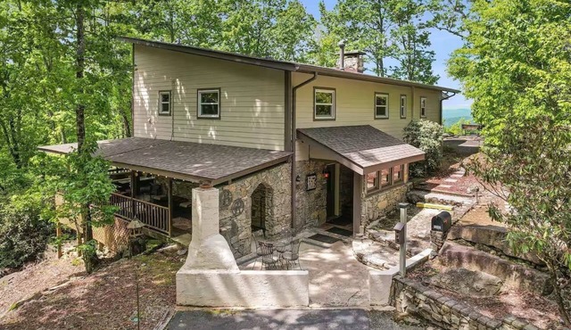 Boulder Ridge Mountaintop Home w/Views & Hot Tub