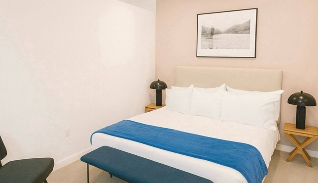 Boulevard Stays Modern Roosevelt 1BR Suite Pool & Gym Access in Phoenix