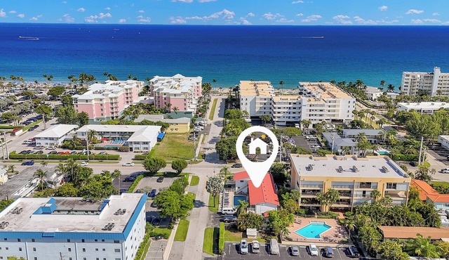 Boutique Hotel King room w/POOL, LOCATION! Walk to BEACH/Restaurants/Nightlife