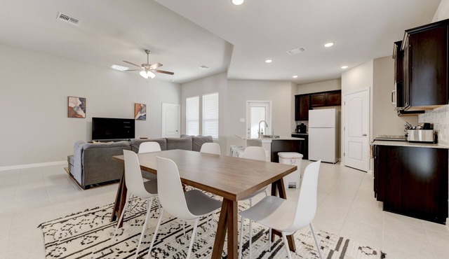 Brand New 4 Bedroom House Perfect for Travel Nurse