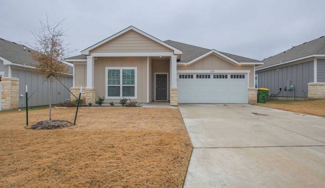 Brand New 4 Bedroom House with 5 Beds in Troy