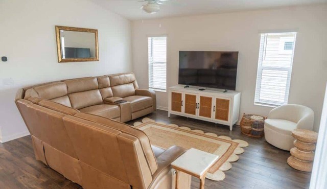 Brand New Designer Home!- 5 minutes from East Port