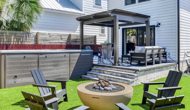 Brand New! Swim Spa, Fire Pit, Game Room, Downtown Historic District, $300 in Free Tickets!