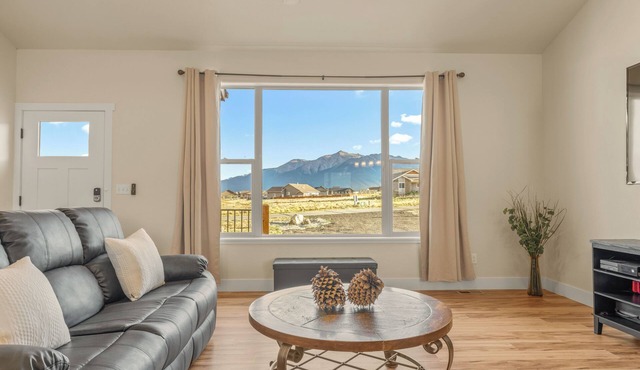 Breathtaking Mini Resort, with movie theater, pool table, hot tub, and more.