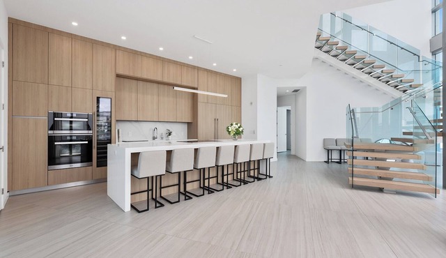Breathtaking Waterfront Penthouse in Downtown Miami
